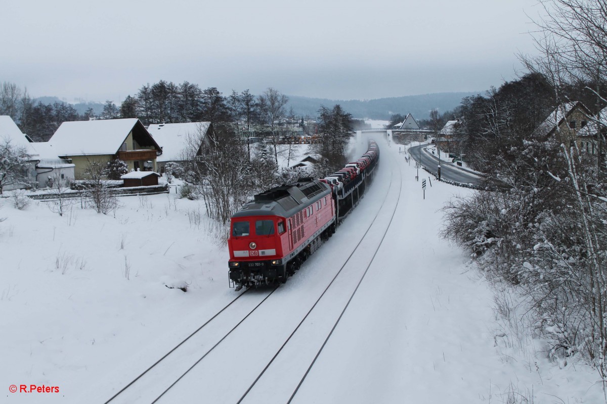 232 703-9 zieht mit dem 47382 Cheb - Nürnberg Gefco Autologistika durch Immenreuth. 01.02.15