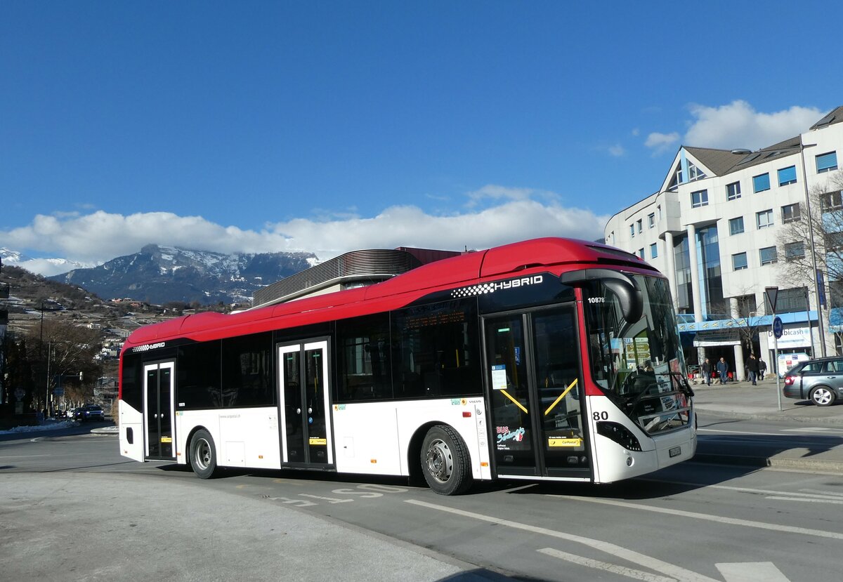 (232'232) - PostAuto Wallis - Nr. 80/VS 471'470 - Volvo am 21. Januar 2022 beim Bahnhof Sion