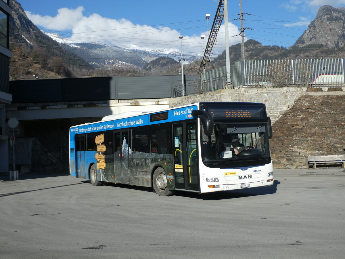 (232'236) - PostAuto Wallis - VS 449'117 - MAN am 21. Januar 2022 beim Bahnhof Brig