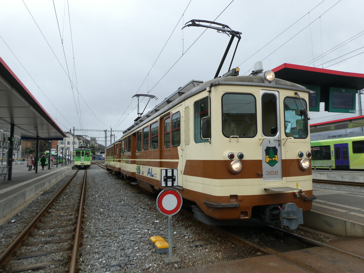 (232'616) - TPC-Triebwagen - Nr. 301 + TPC/AL-Triebwagen - Nr. 302 - am 31. Januar 2022 im Bahnhof Aigle