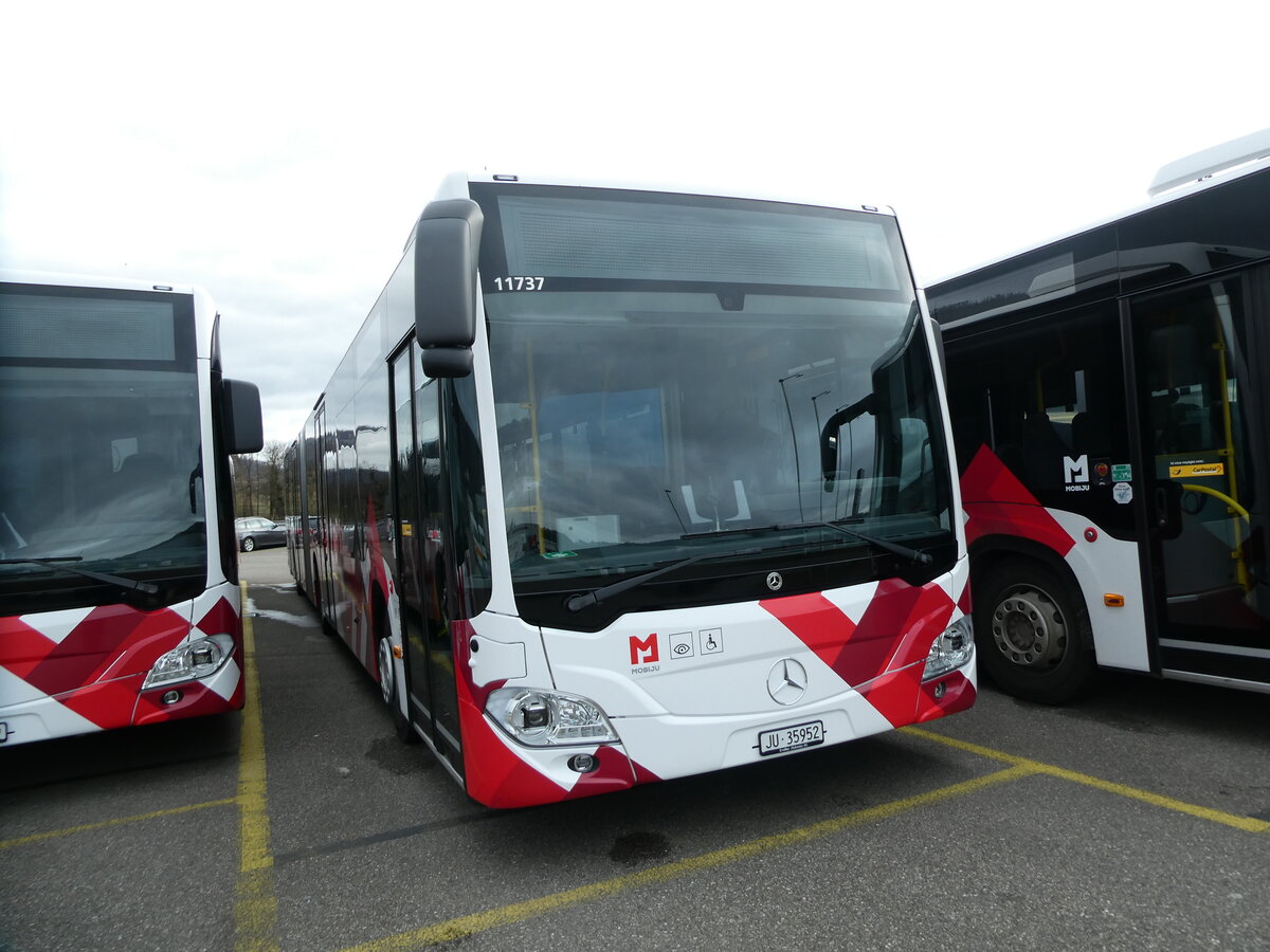 (232'637) - CarPostal Ouest - JU 35'952 - Mercedes am 6. Februar 2022 in Develier, Parkplatz