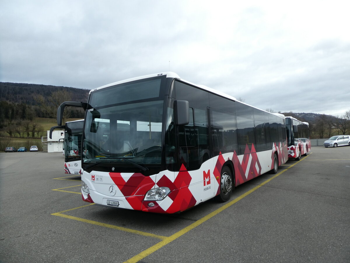 (232'640) - CarPostal Ouest - JU 43'868 - Mercedes am 6. Februar 2022 in Develier, Parkplatz