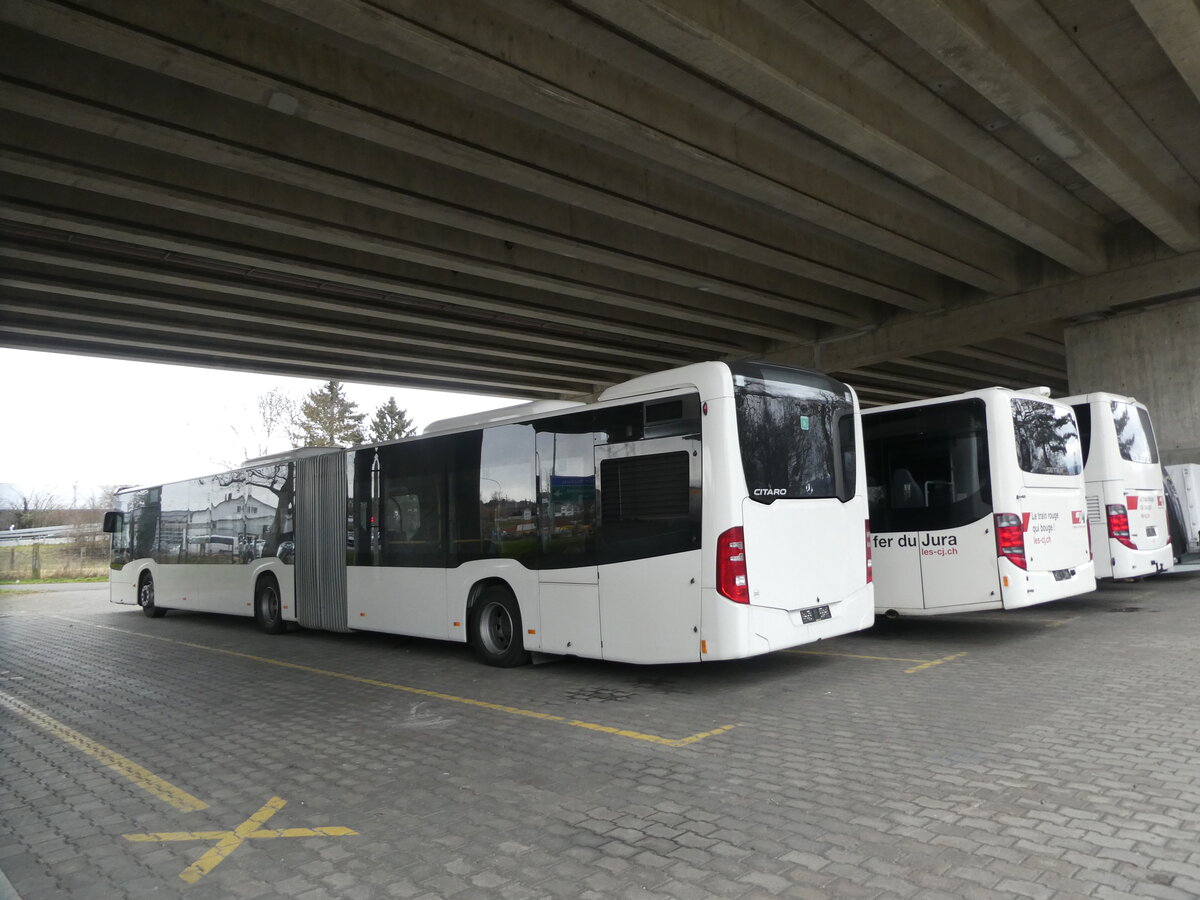 (232'728) - Interbus, Yverdon - Nr. 2020 - Mercedes (ex Zuklin, A-Klosterneuburg) am 6. Februar 2022 in Kerzers, Murtenstrasse