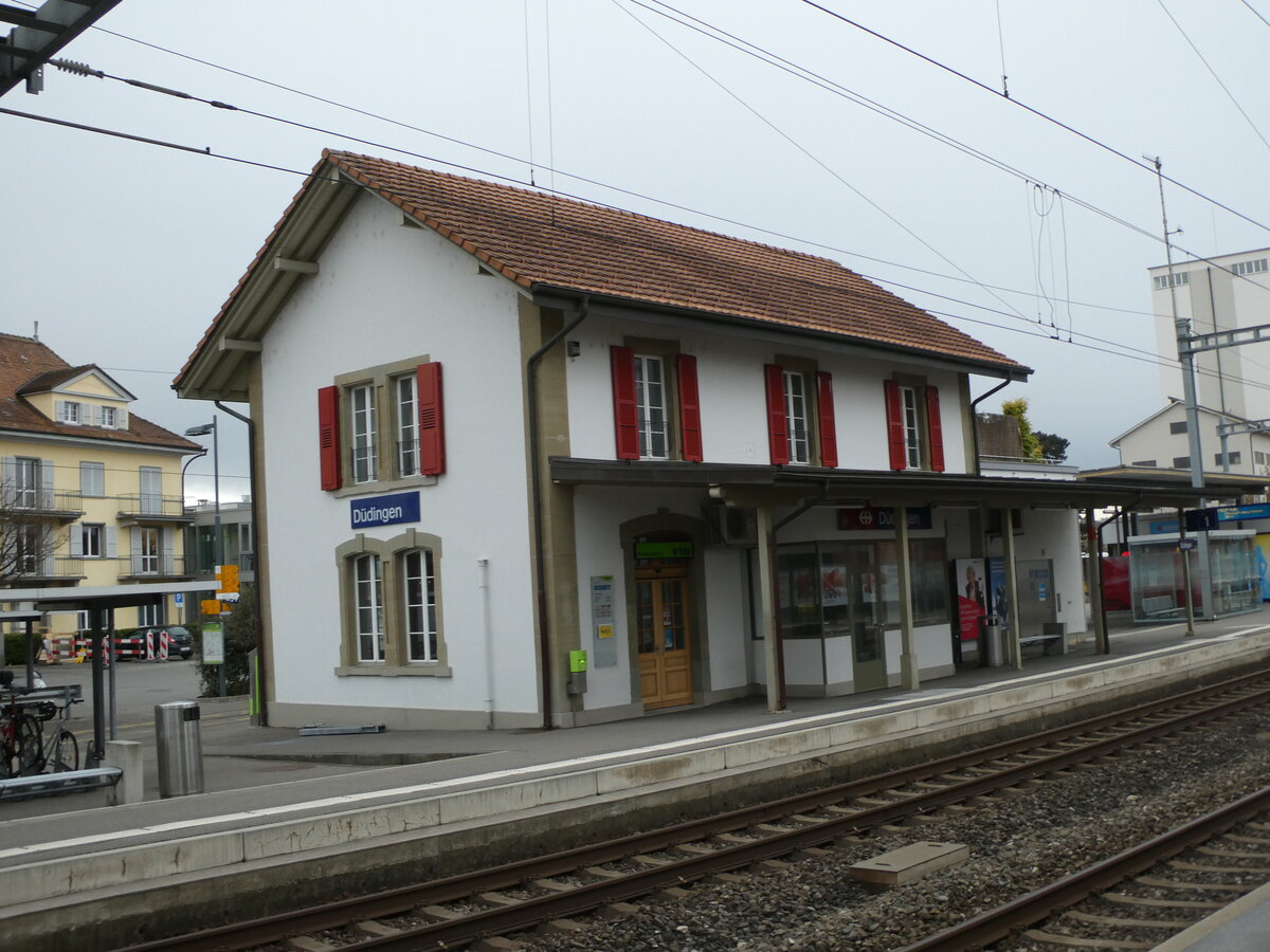 (232'736) - Der Bahnhof Ddingen am 6. Februar 2022