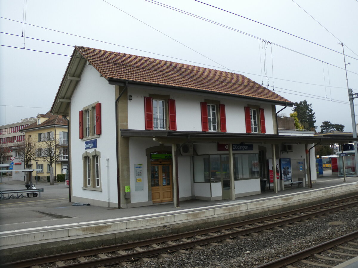 (232'737) - Der Bahnhof Ddingen am 6. Februar 2022