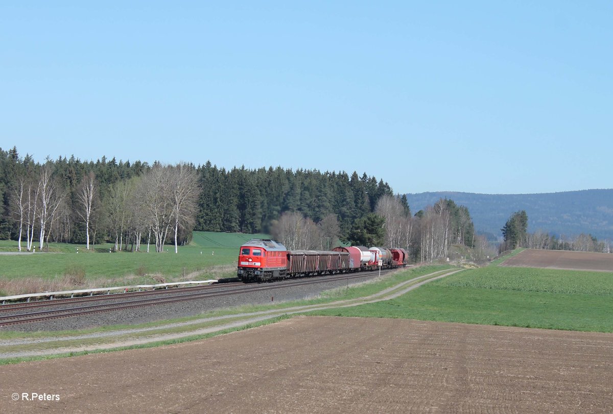 233 040-5 zieht zwischen Habnith und Neudes den 51612 Leipzig Engelsdorf - Nürnberg Frankenwald Umleiter. 21.04.16