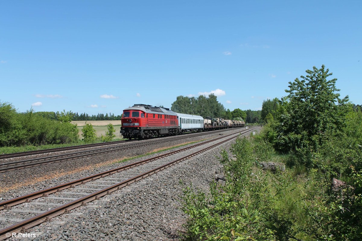 233 112-2 zieht den M62593 nach Grafenwöhr Lager kurz vor Wiesau bei Schönfeld. 27.05.17