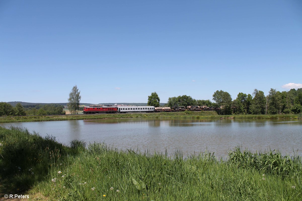 233 112-2 zieht den M62593 nach Grafenwöhr Lager kurz nach Wiesau. 27.05.17