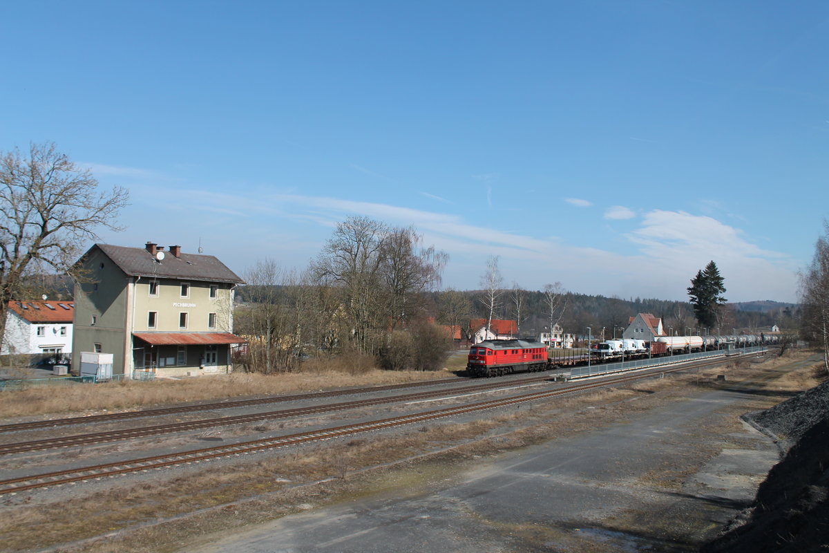 233 112-2 zieht mit dem 51721 Nürnberg - Leipzig Engelsdorf durch Pechbrunn. 18.03.16