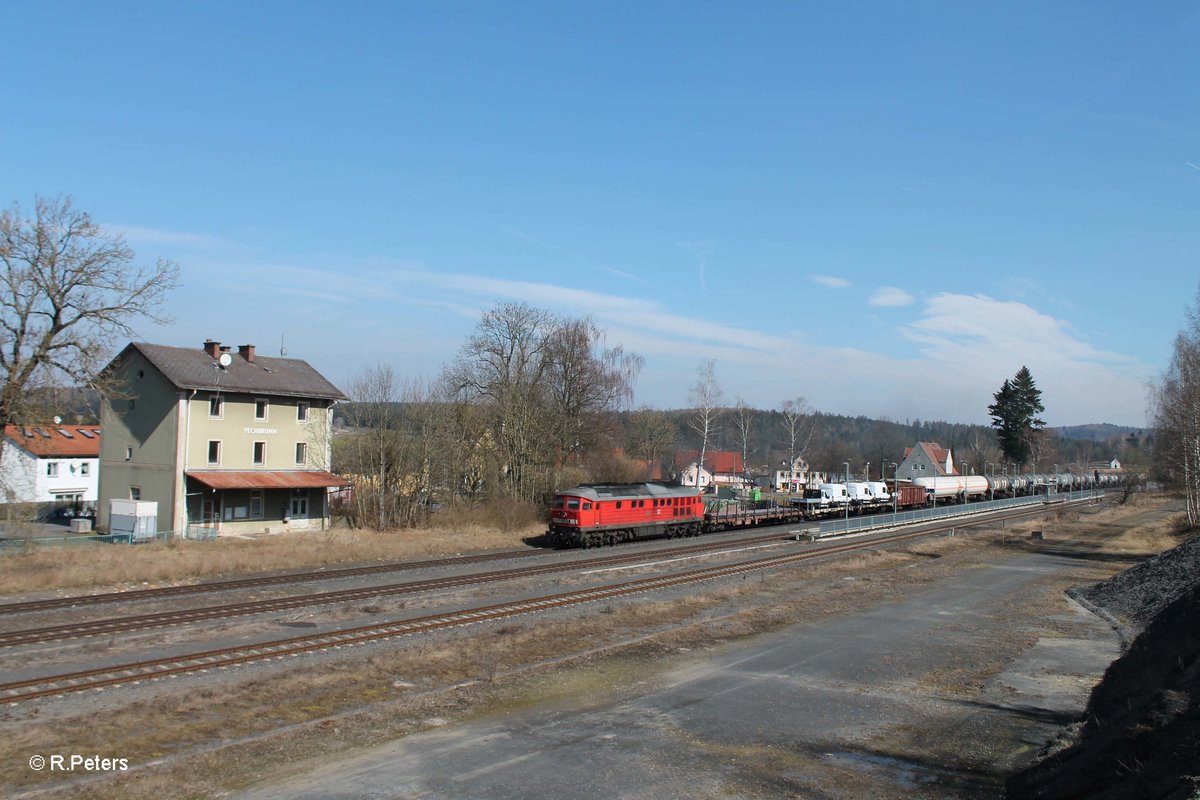 233 112-2 zieht mit dem 51721 Nürnberg - Leipzig Engelsdorf durch Pechbrunn. 18.03.16