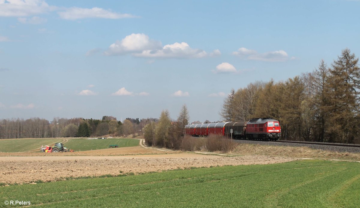 233 306-0 zieht den EZ 45368 Cheb - Nürnberg bei Waldershof. 01.04.17