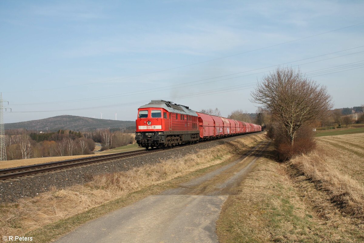 233 314 mit dem GAG44330 Gibszug nach Ipfhofen bei Brand bei Marktredwitz in Richtung Nürnberg. 20.03.22