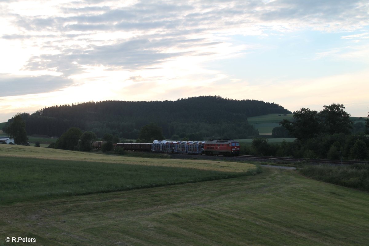 233 322-7 zieht bei Lengenfeld mit dem EZ 46366 XTCH - NNR gen NWDO vorbei. 27.06.17