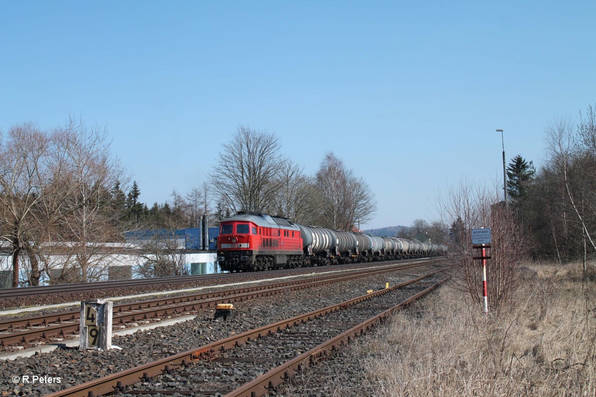 233 357-2 wartet in Pechbrunn mit dem Kesselzug Nrnberg - Hof auf die Weiterfahrt. 17.03.16