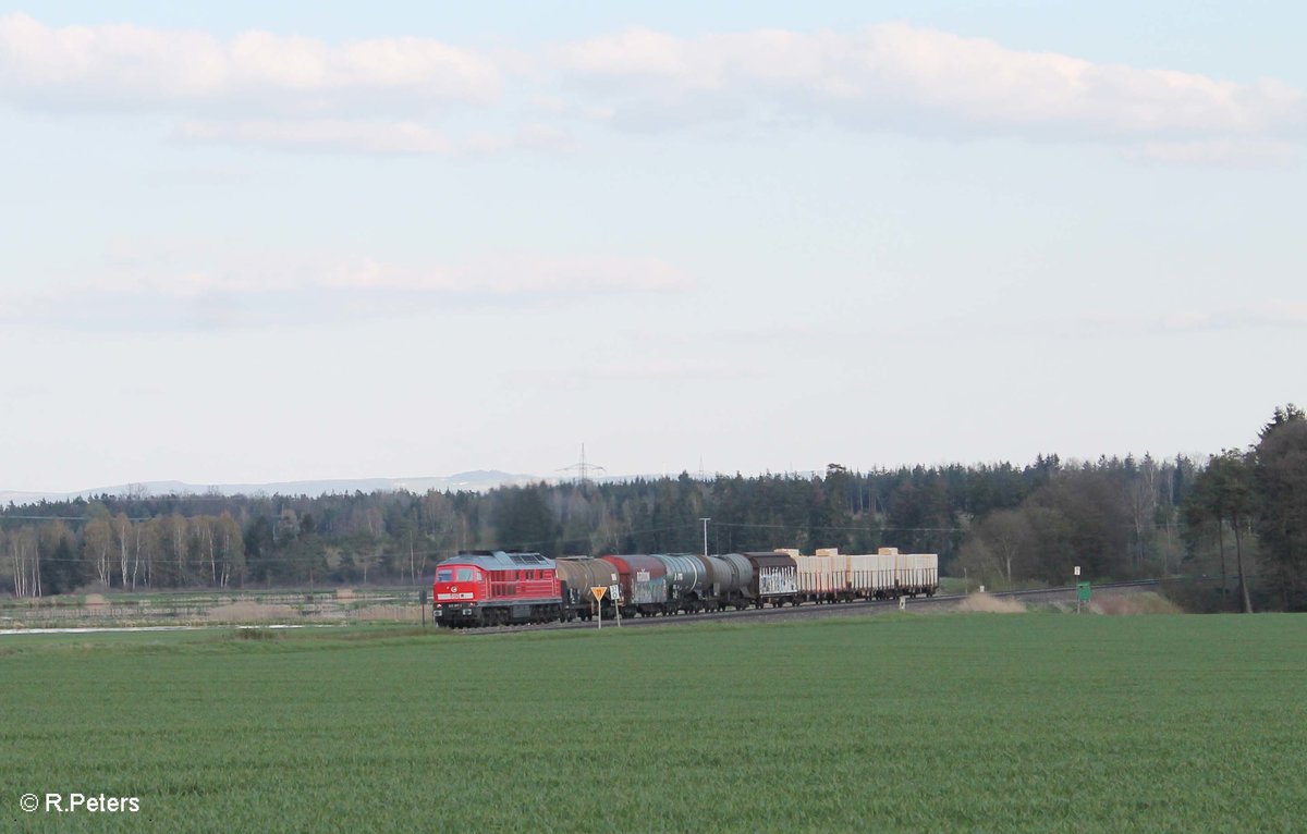 233 367 zieht bei Oberteich ein Frankenwald Umleiter richtung Hof. 29.04.16