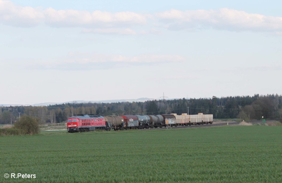 233 367 zieht bei Oberteich ein Frankenwald Umleiter richtung Hof. 29.04.16