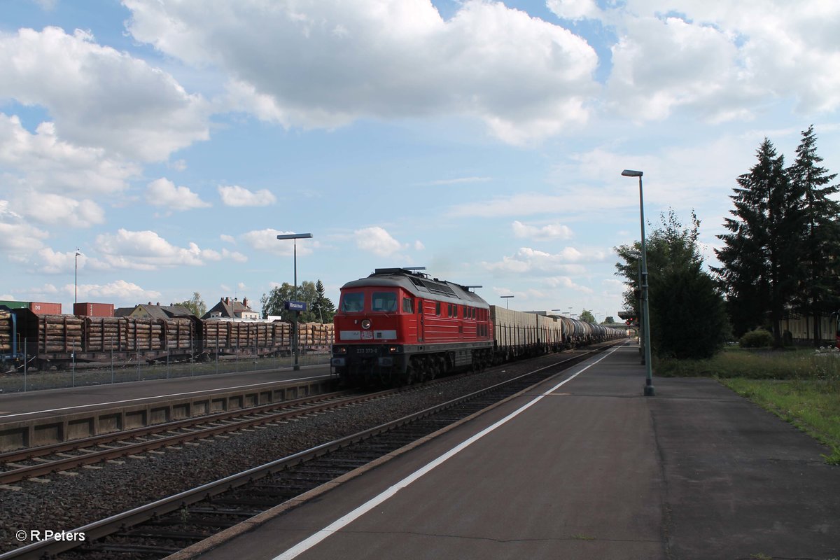 233 373-0 zieht den 51724 Nürnberg - Leipzig Engelsdorf Frankenwald umleiter durch Wiesau/oberpfalz. 14.08.16