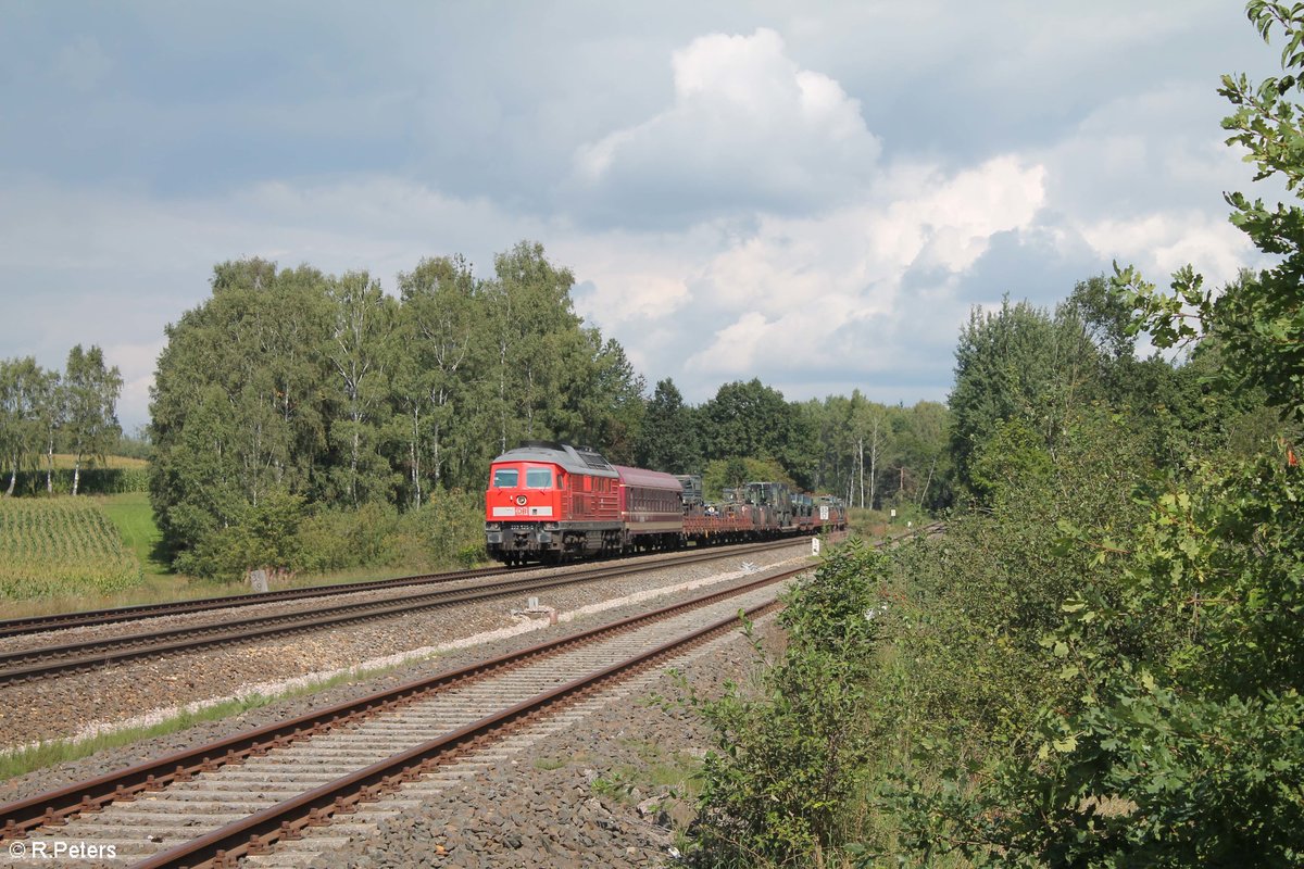 233 525 zieht bei Schönfeld den Militärzug M 47384 Cheb - Weiden. 03.09.17