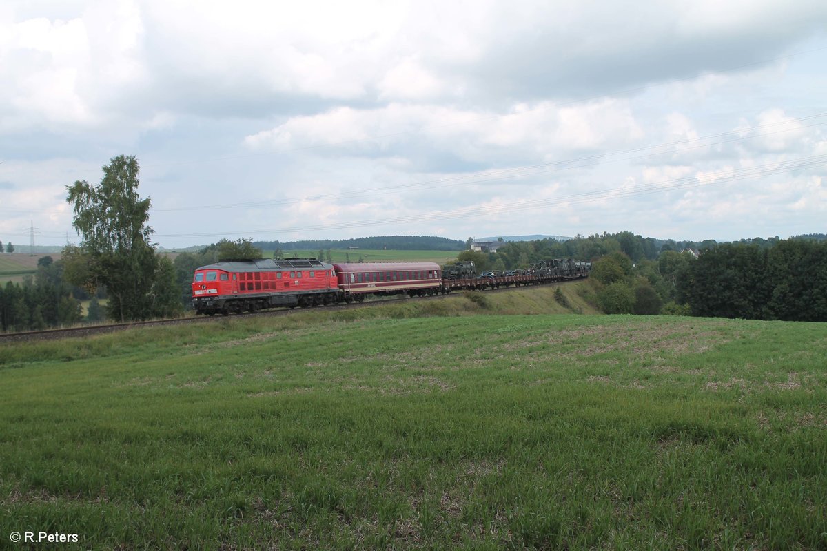 233 525 zieht bei Seußen den Militärzug M 47384 Cheb - Weiden. 03.09.17