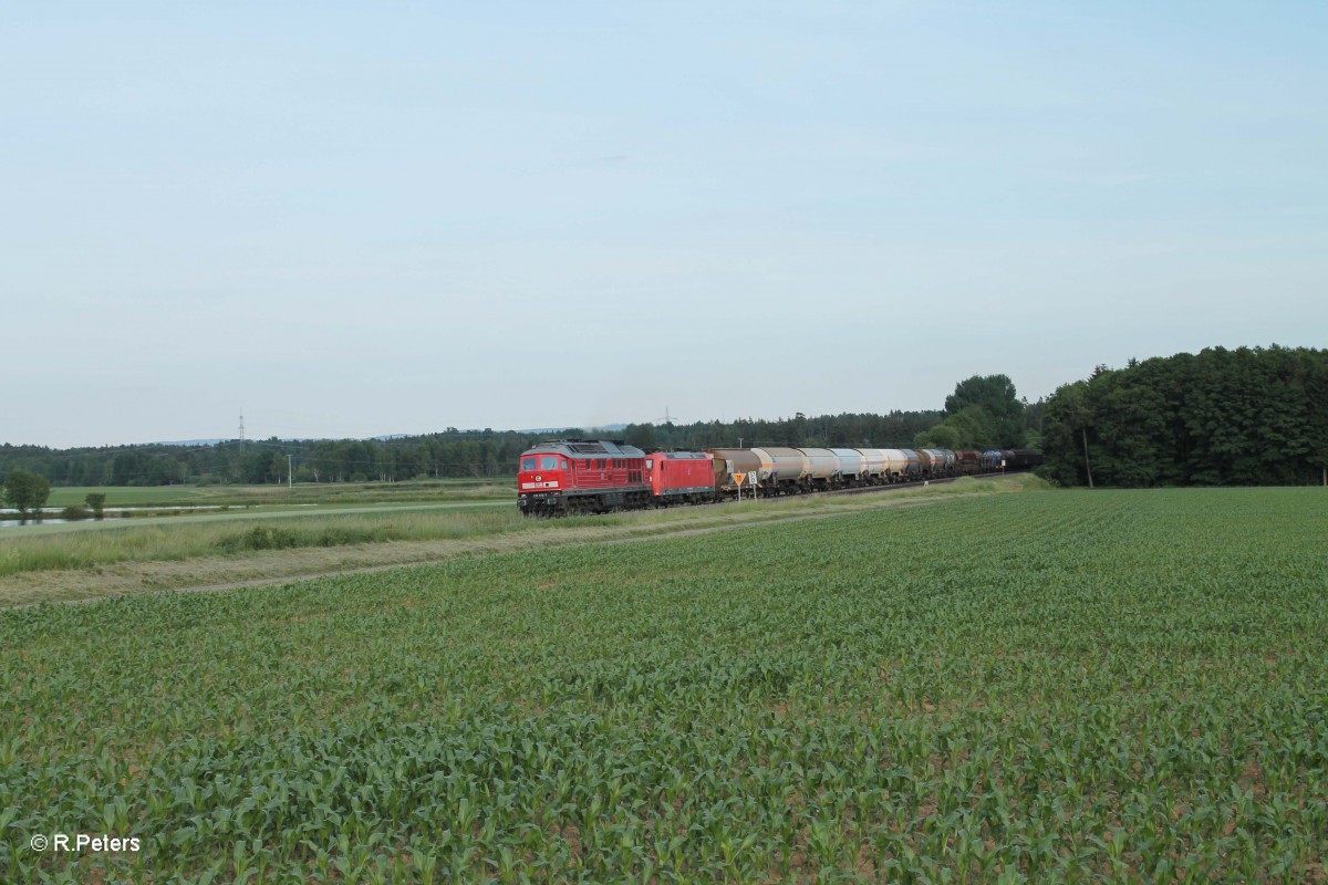 233 572 + GA 185 002 ziehen den 51750 NNR - Leipzig Engelsdorf , Frankenwald Umleiter bei Oberteich. 17.06.15