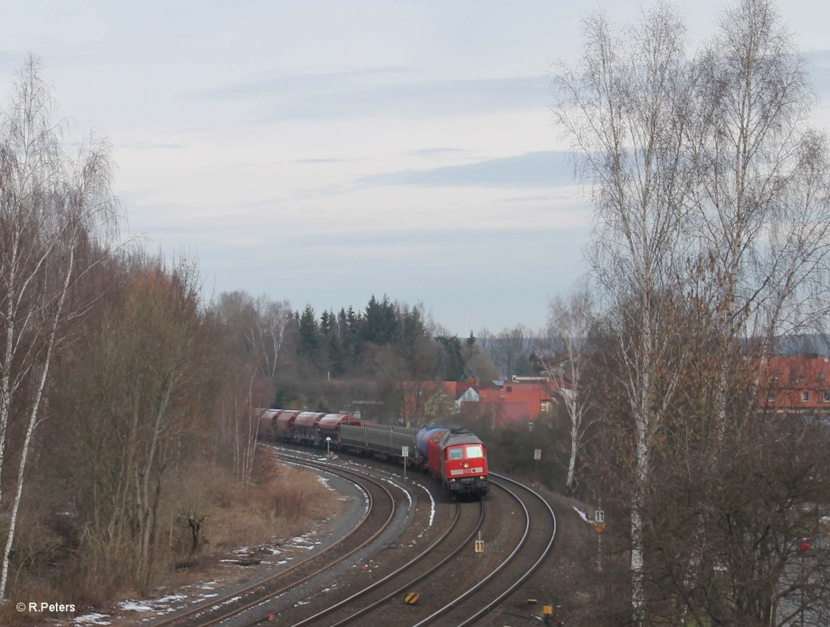 233 636-0 kommt mit dem EZ 51612 Leipzig Engelsdorf - Nürnberg bei der Einfahrt in Marktredwitz. 05.03.15