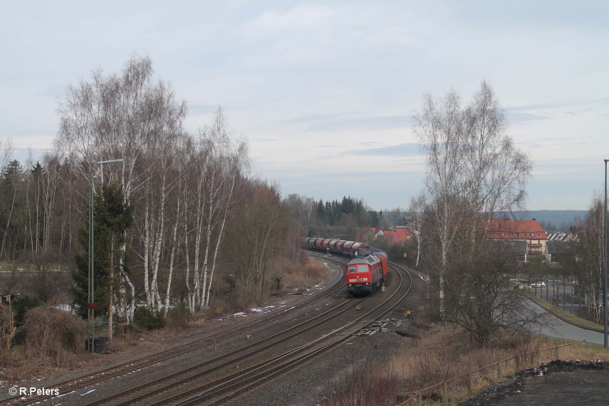 233 636-0 kommt mit dem EZ 51612 Leipzig Engelsdorf - Nürnberg bei der Einfahrt in Marktredwitz. 05.03.15