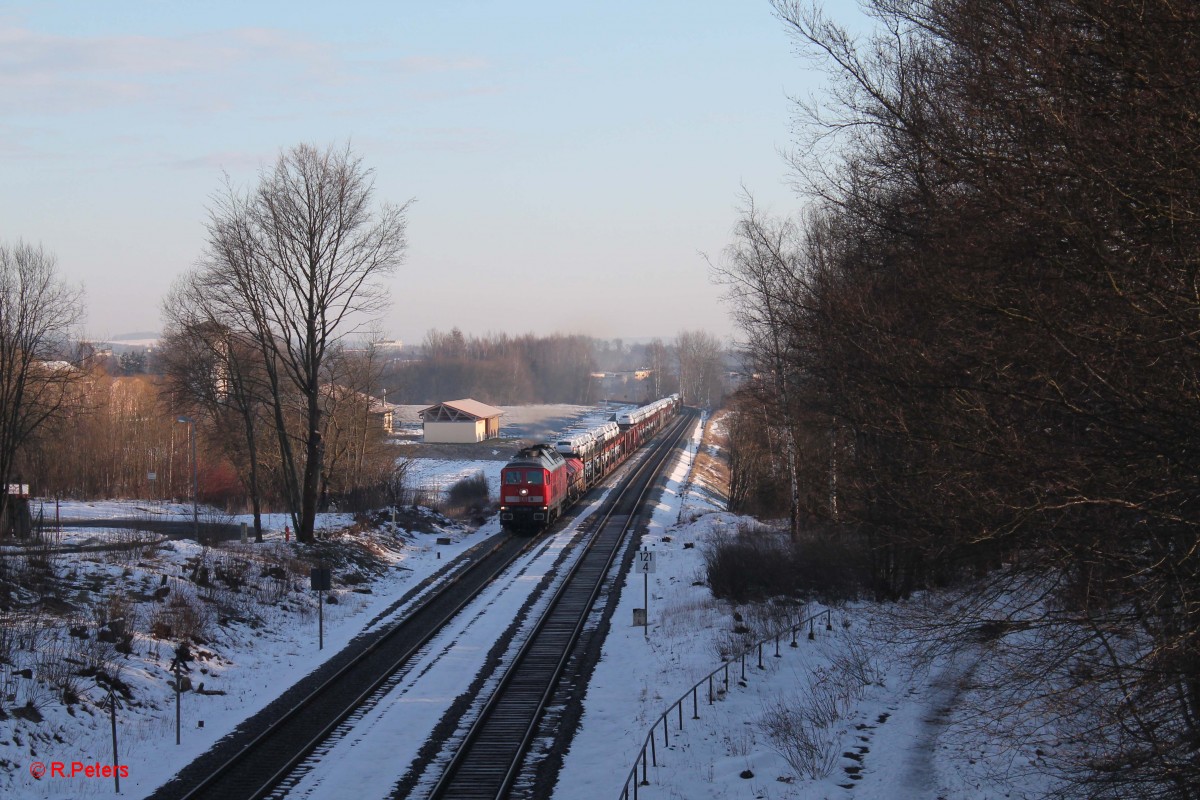 233 662-6 erreicht gleich Waldershof mit dem 51783 Zwickau - Nürnberg nach dem sie Marktredwitz hinter sich gelassen hat. 21.02.15