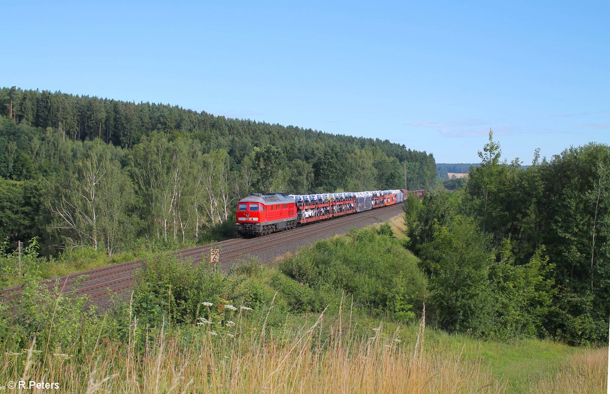 233 698-0 zieht kurz vor Marktredwitz den EZ 51017 Zwickau - Nürnberg. 08.08.17