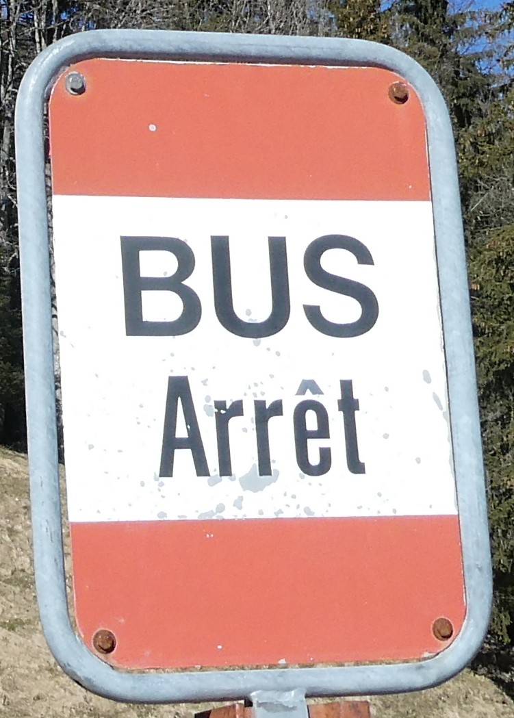(233'210) - AOMC-Haltestellenschild - Val-d'Illiez, Les Fornets - am 26. Februar 2022
