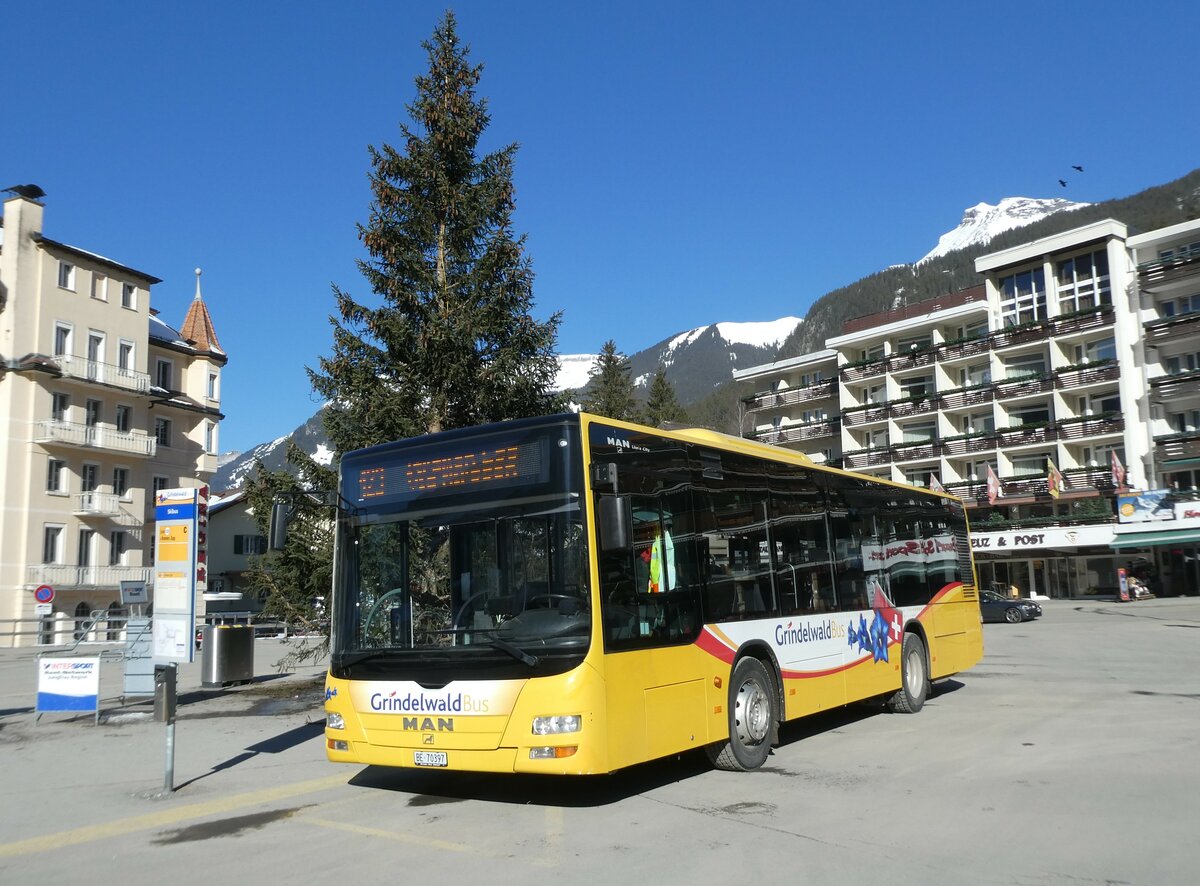 (233'253) - Grindelwaldbus, Grindelwald - Nr. 23/BE 70'397 - MAN am 27. Februar 2022 beim Bahnhof Grindelwald