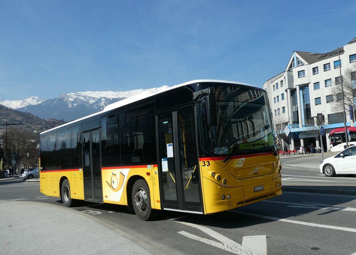 (233'429) - PostAuto Wallis - Nr. 33/VS 471'080 - Volvo (ex TRD, Savise) am 7. Mrz 2022 beim Bahnhof Sion