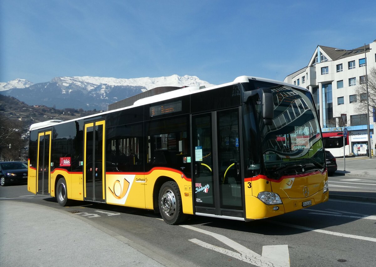 (233'438) - PostAuto Wallis - Nr. 3/VS 414'345 - Mercedes am 7. Mrz 2022 beim Bahnhof Sion