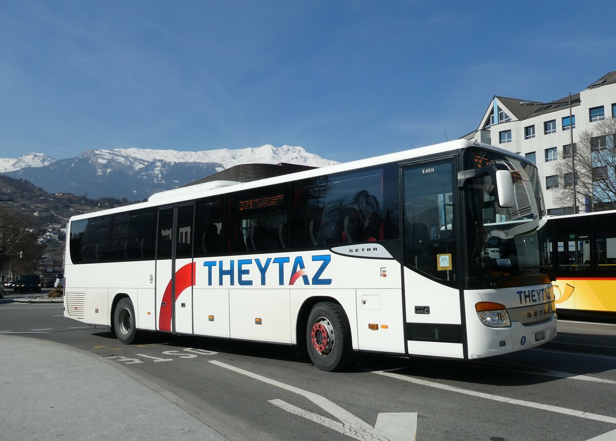 (233'441) - Theytaz, Sion - VS 11'002 - Setra am 7. Mrz 2022 beim Bahnhof Sion