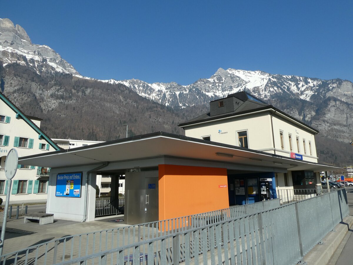 (233'574) - Der Bahnhof Walenstadt am 8. Mrz 2022