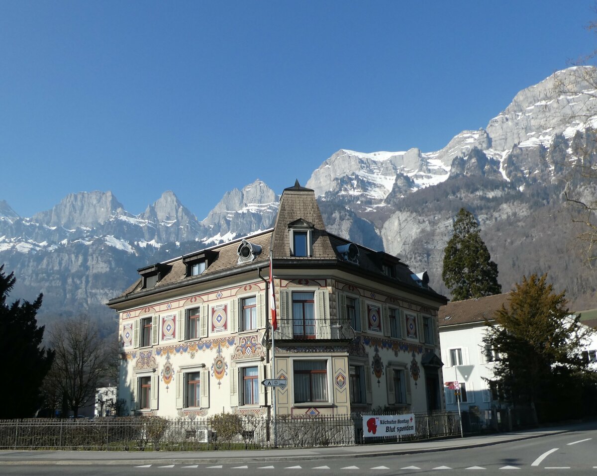 (233'577) - Villa am 8. Mrz 2022 beim Bahnhof Walenstadt