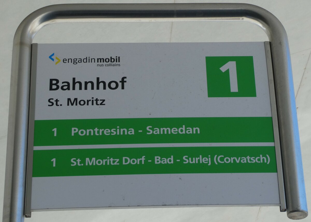 (233'660) - engadin Mobil-Haltestellenschild - St. Moritz, Bahnhof - am 10. Mrz 2022