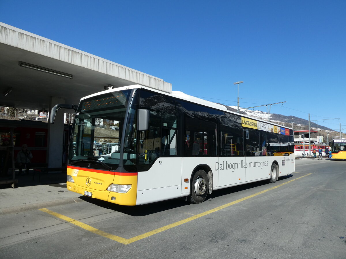 (233'688) - PostAuto Graubnden - GR 165'111 - Mercedes am 10. Mrz 2022 beim Bahnhof Scuol-Tarasp