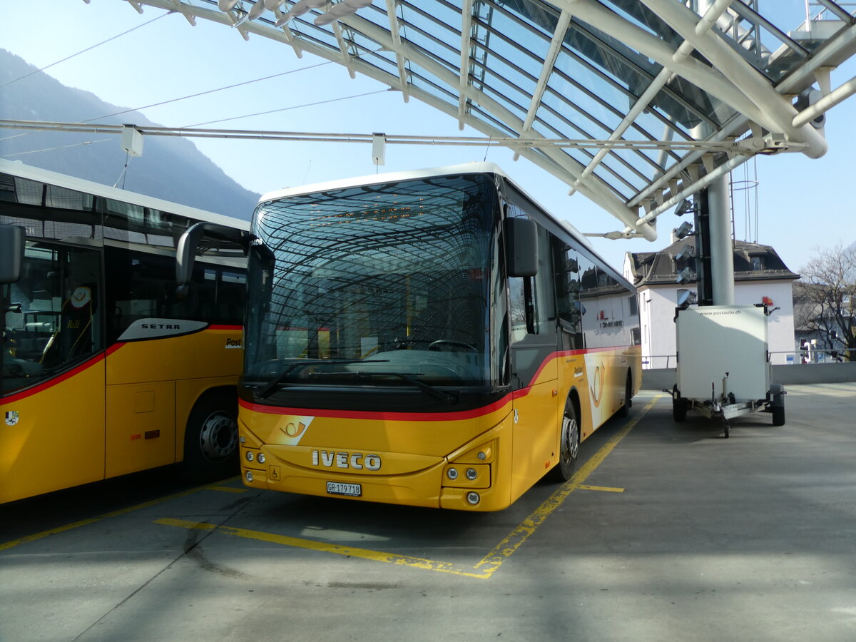 (233'756) - PostAuto Graubnden - GR 179'718 - Iveco am 11. Mrz 2022 in Chur, Postautostation