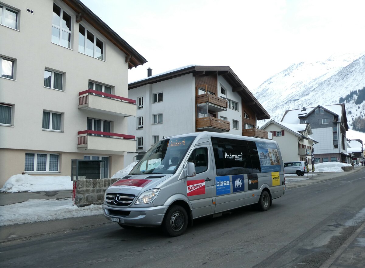 (233'813) - Andermatt-Urserntal Tourismus, Andermatt - UR 9178 - Mercedes am 11. Mrz 2022 in Andermatt, Tourist Info