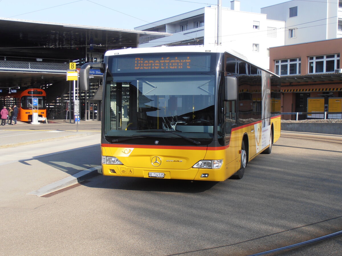 (233'976) - PostAuto Bern - Nr. 535/BE 734'535 - Mercedes am 20. Mrz 2022 beim Bahnhof Worb Dorf