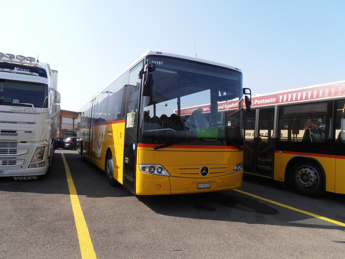 (233'990) - CarPostal Ouest - VD 319'076 - Mercedes am 20. Mrz 2022 in Kerzers, Interbus