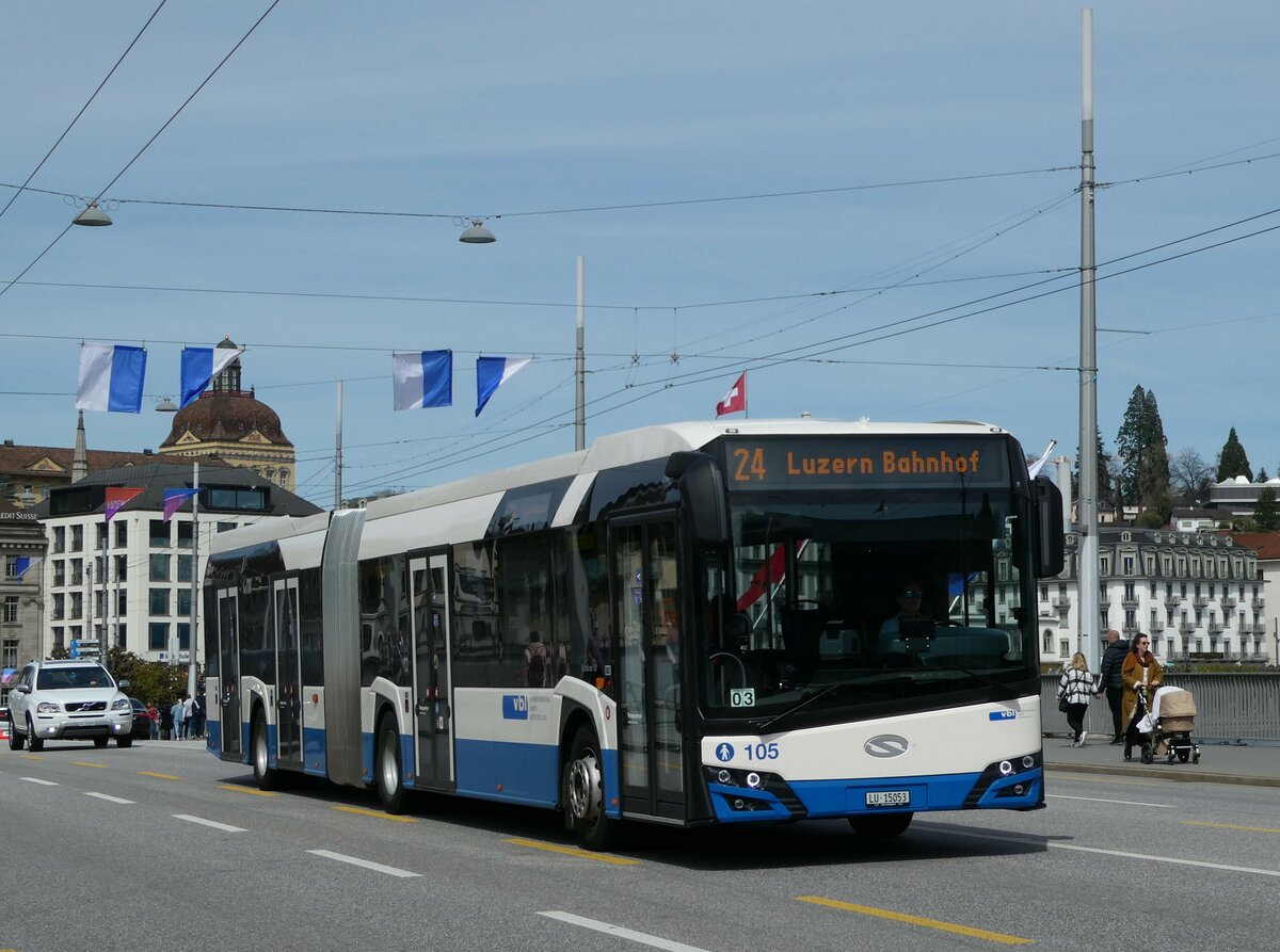 (234'432) - VBL Luzern - Nr. 105/LU 15'053 - Solaris am 11. April 2022 in Luzern, Bahnhofbrcke