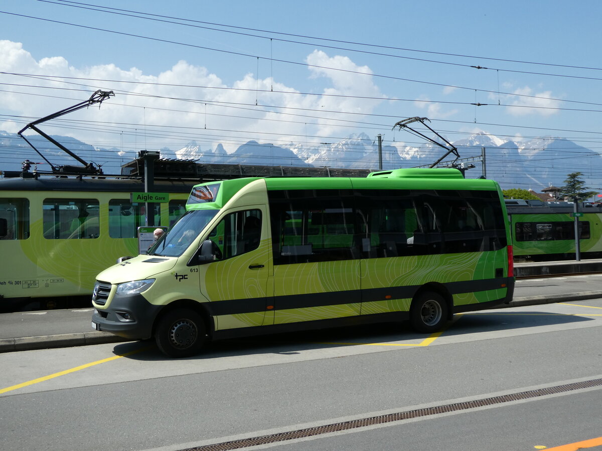 (234'582) - TPC Aigle - Nr. 613/VD 2611 - Mercedes/ProBus am 15. April 2022 beim Bahnhof Aigle