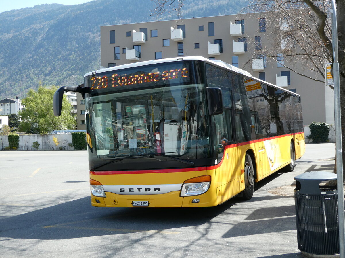 (234'597) - PostAuto Wallis - Nr. 44/VS 243'991 - Setra am 15. April 2022 beim Bahnhof Martigny