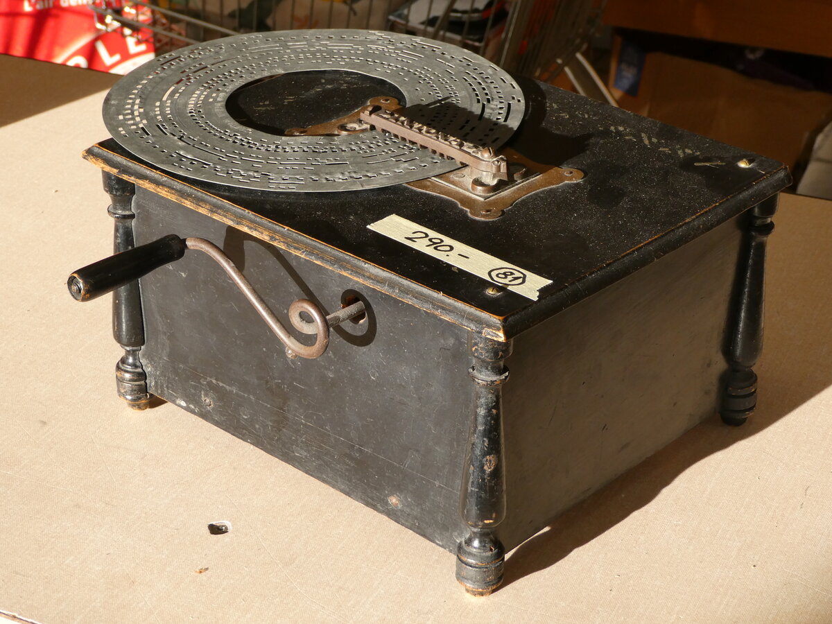 (234'634) - Intona-Organette-Drehorgel am 16. April 2022 im BrockiShop Thun