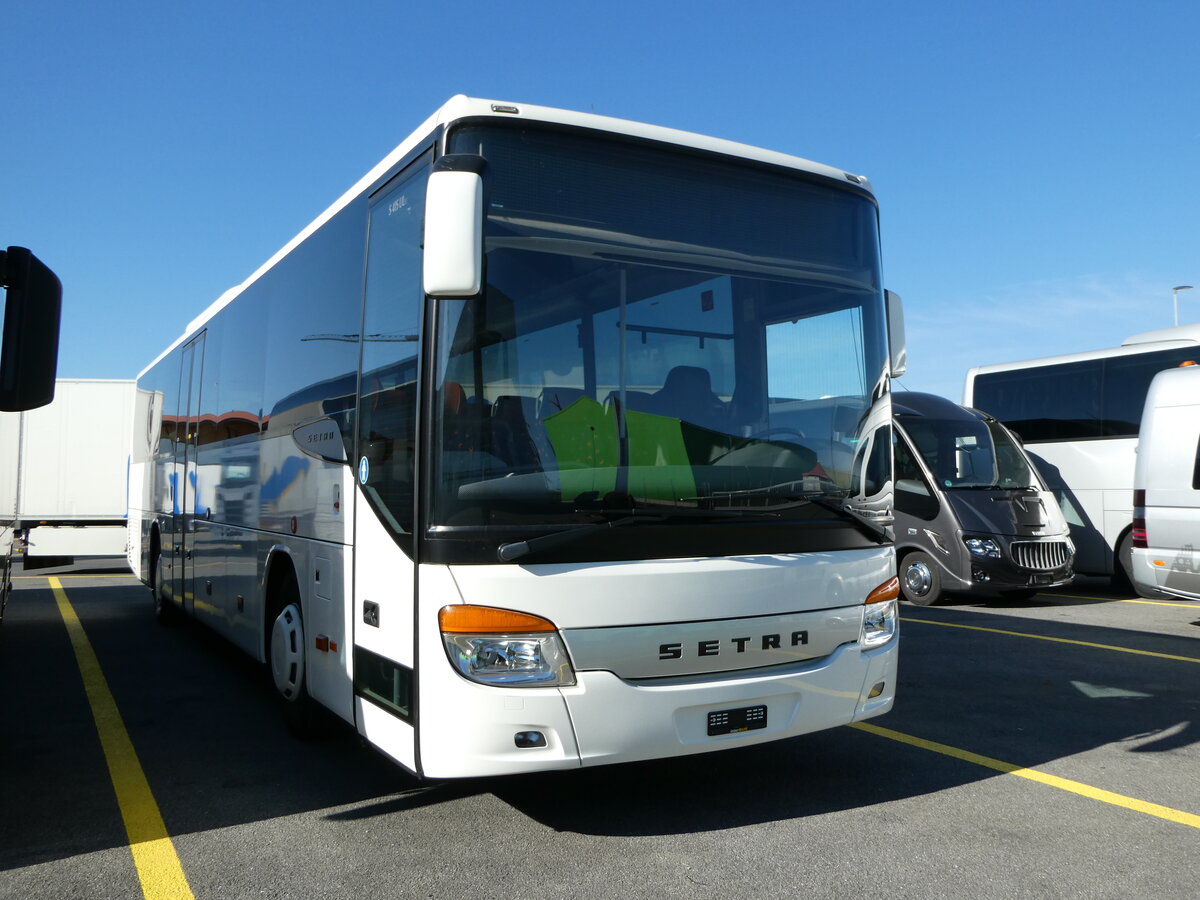 (234'680) - Interbus, Kerzers - Setra (ex CJ Tramelan Nr. 123) am 18. April 2022 in Kerzers, Interbus