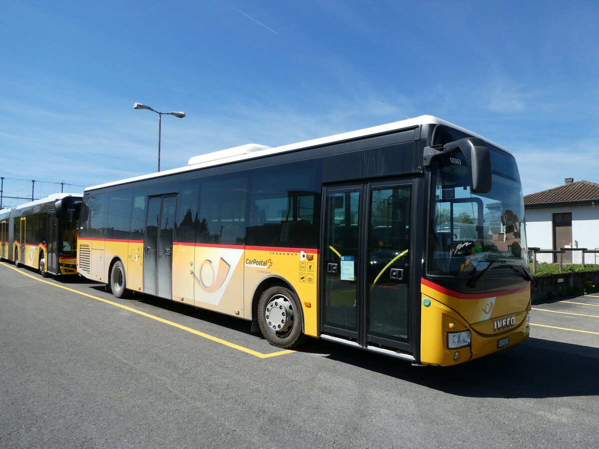 (234'757) - CarPostal Ouest - VD 115'073 - Iveco am 18. April 2022 in Yverdon, Garage