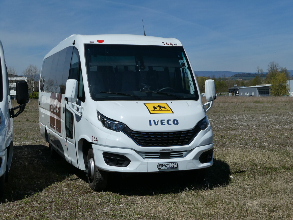 (234'775) - HelvCie, Satigny - Nr. 144/VD 521'594 - Iveco am 18. April 2022 in Avenches, Route Industrielle