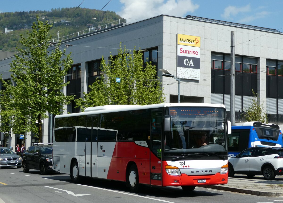 (234'918) - TPF Fribourg - Nr. 1070/FR 301'576 - Setra (ex CJ Tramelan Nr. 124) am 30. April 2022 beim Bahnhof Vevey