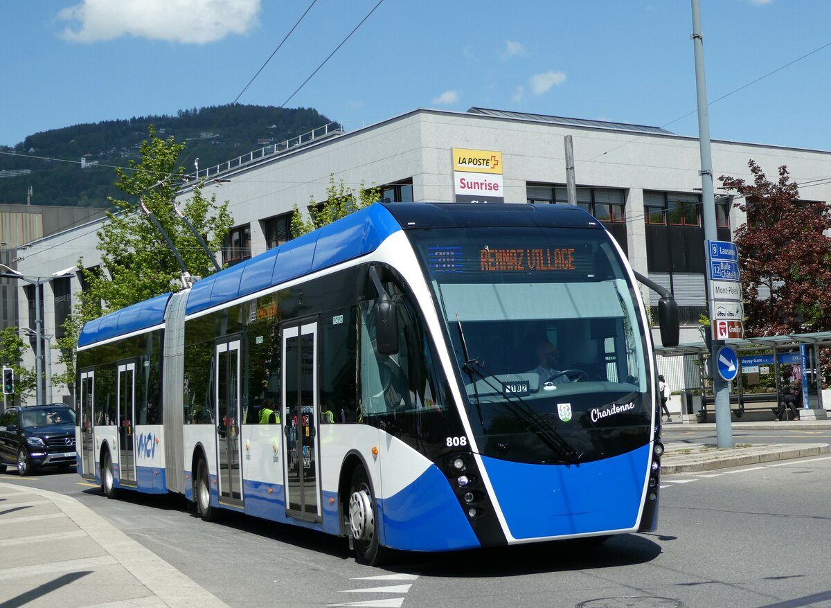 (234'957) - VMCV Clarens - Nr. 808 - Van Hool Gelenktrolleybus am 30. April 2022 beim Bahnhof Vevey